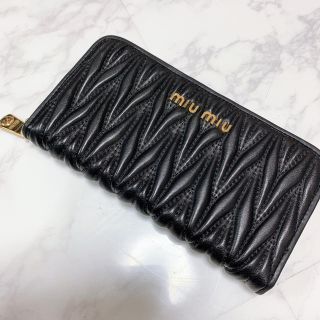 ミュウミュウ(miumiu)のmiumiu 財布(財布)