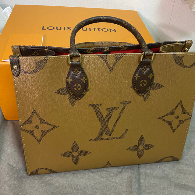 LOUIS VUITTON(ルイヴィトン)の新品、未使用　品薄ルイヴィトン　オンザゴーMM レディースのバッグ(トートバッグ)の商品写真