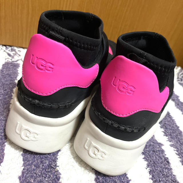 UGG《スリッポンスニーカー》