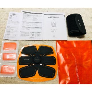 シックスパッド(SIXPAD)のTRAINING GEAR SIXPAD シックパッド 正規品 おまけつき(トレーニング用品)