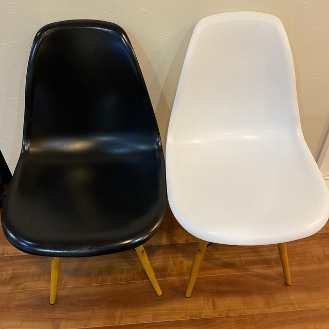 EAMES(イームズ)の椅子　イームズチェア　ダイニングチェア　2点セット インテリア/住まい/日用品の椅子/チェア(ダイニングチェア)の商品写真