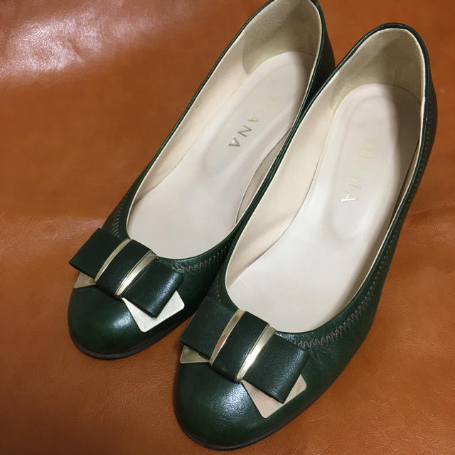 DIANA(ダイアナ)のダイアナ  緑パンプス レディースの靴/シューズ(ハイヒール/パンプス)の商品写真