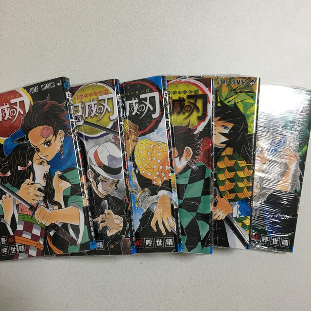 鬼滅の刃　1巻〜22巻　全巻　新品未開封 エンタメ/ホビーの漫画(全巻セット)の商品写真