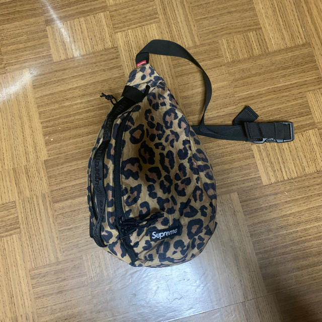 Supreme(シュプリーム)のsupreme sling bag シュプリーム ボディーバック Leopard メンズのバッグ(ボディーバッグ)の商品写真