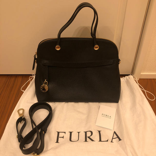 Furla - FURLA フルラ パイパー M ブラックの+inforsante.fr