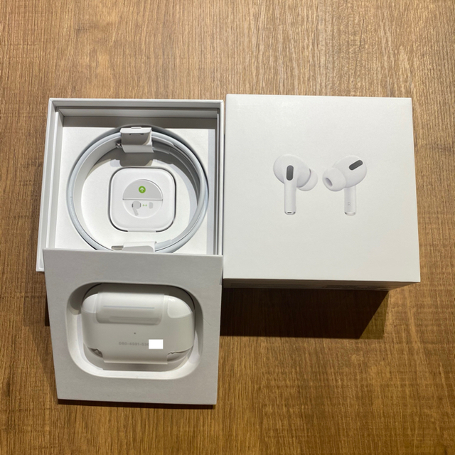 Apple(アップル)の【国内正規品】 Apple AirPods Pro エア ポッズ プロ スマホ/家電/カメラのオーディオ機器(ヘッドフォン/イヤフォン)の商品写真