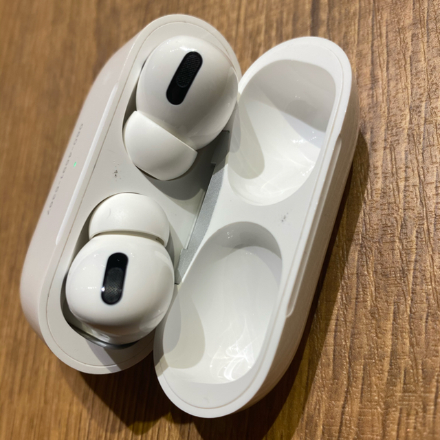 Apple(アップル)の【国内正規品】 Apple AirPods Pro エア ポッズ プロ スマホ/家電/カメラのオーディオ機器(ヘッドフォン/イヤフォン)の商品写真