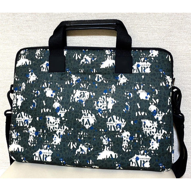 MARC BY MARC JACOBS(マークバイマークジェイコブス)のMARC BY MARC JACOBS ☆ 新品未使用 PC バッグ 迷彩 レディースのバッグ(ショルダーバッグ)の商品写真