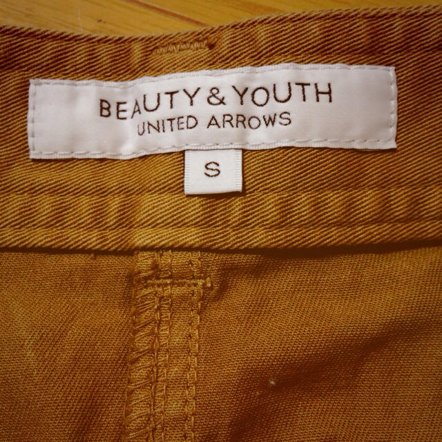 UNITED ARROWS(ユナイテッドアローズ)のB&Y前ボタンスカート レディースのスカート(ひざ丈スカート)の商品写真
