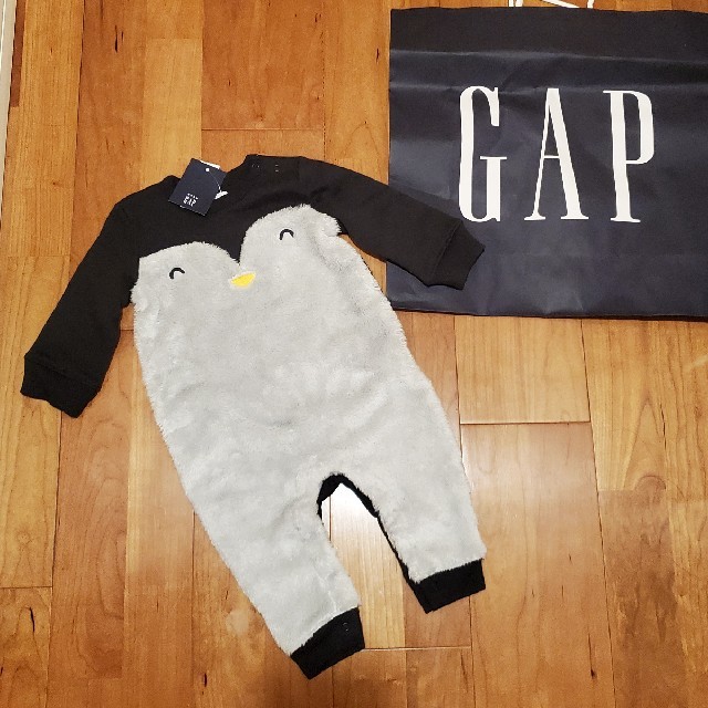 babyGAP(ベビーギャップ)の70 ペンギンちゃん　カバーオール　ロンパース キッズ/ベビー/マタニティのベビー服(~85cm)(ロンパース)の商品写真