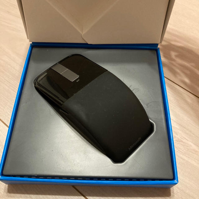 Microsoft(マイクロソフト)のMicrosoft ARC TOUCH MOUSE RVF-00062 スマホ/家電/カメラのPC/タブレット(PC周辺機器)の商品写真