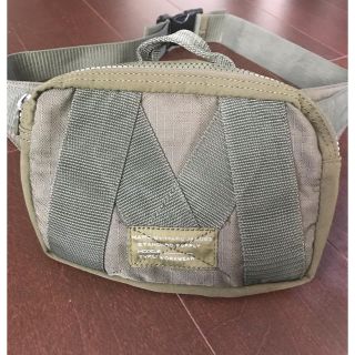 マークバイマークジェイコブス(MARC BY MARC JACOBS)のMARC JACOBS ショルダーバッグ　ウエストポーチ　マーク　カーキ　(ショルダーバッグ)