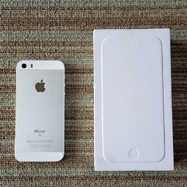 iPhone(アイフォーン)のiPhone SE Silver 16 GB Y!mobile スマホ/家電/カメラのスマートフォン/携帯電話(スマートフォン本体)の商品写真