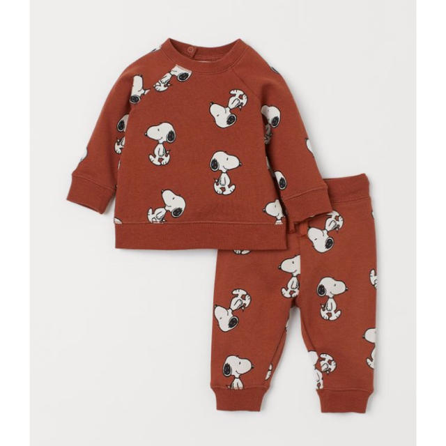 SNOOPY(スヌーピー)の新作  即売 希少 ❤️ H&M スヌーピー スウェット & ジョーカーパンツ  キッズ/ベビー/マタニティのキッズ服男の子用(90cm~)(Tシャツ/カットソー)の商品写真