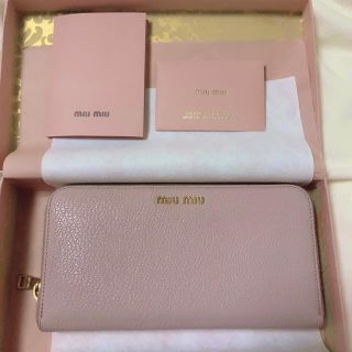 ミュウミュウ(miumiu)のmiumiu 長財布 新品同様(長財布)