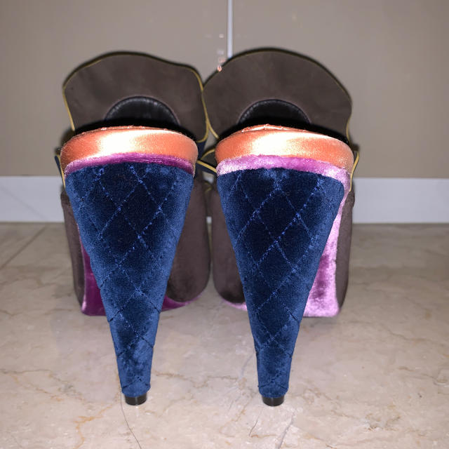 FENDI(フェンディ)のFENDI ミュール レディースの靴/シューズ(ミュール)の商品写真