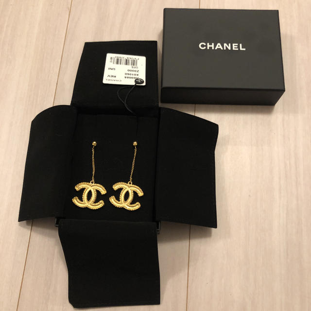 CHANEL(シャネル)のミッキー☆さん専用 シャネル ピアス メンズのアクセサリー(ピアス(両耳用))の商品写真