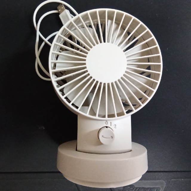 MUJI (無印良品)(ムジルシリョウヒン)の無印 USB ファン　サーキュレーター　首振りタイプ スマホ/家電/カメラの冷暖房/空調(扇風機)の商品写真