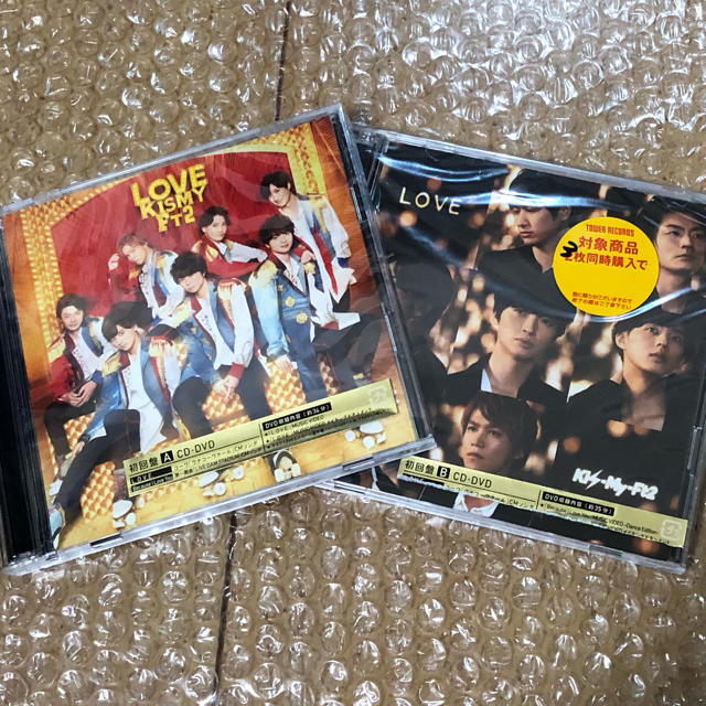 Kis-My-Ft2(キスマイフットツー)のKis-My-Ft2  シングル CD LOVE（初回盤A,B) 2枚セット エンタメ/ホビーのCD(ポップス/ロック(邦楽))の商品写真