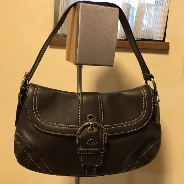 COACHレザーショルダーバッグ　茶色