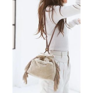 アリシアスタン(ALEXIA STAM)のReversible Drawstring Bag Beige  (ショルダーバッグ)