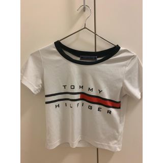 トミーヒルフィガー(TOMMY HILFIGER)のショート丈Tシャツ(シャツ/ブラウス(半袖/袖なし))