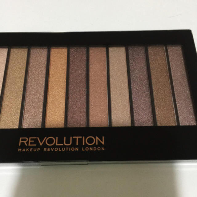 ★全色シマー★Makeup Revolution 発色綺麗 コスメ/美容のベースメイク/化粧品(アイシャドウ)の商品写真