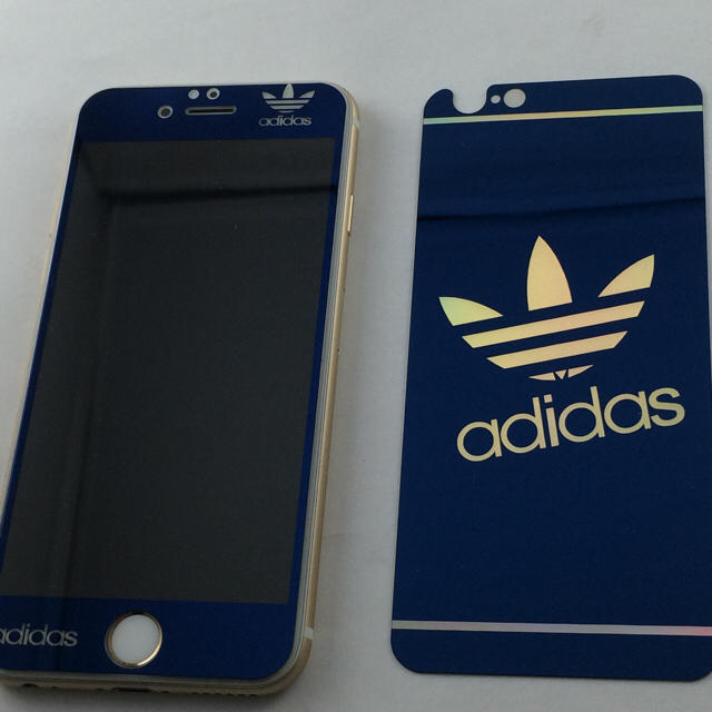 adidas(アディダス)の海外限定アディダス強化ガラスフィルム スマホ/家電/カメラのスマホアクセサリー(保護フィルム)の商品写真