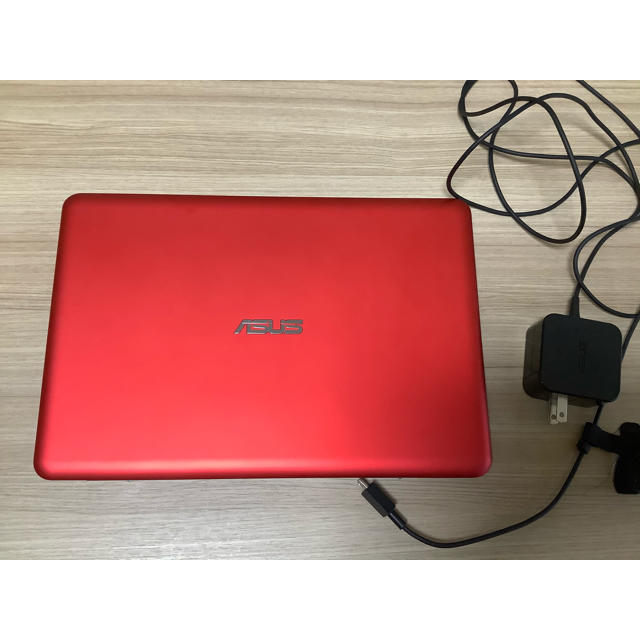 ASUS X205TA 軽量ノートパソコン　Eeebook