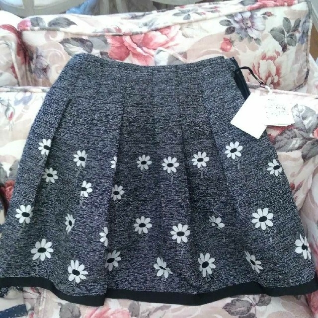 M'S GRACY(エムズグレイシー)の新品未使用　エムズグレイシー定価25000➕税38size レディースのスカート(ひざ丈スカート)の商品写真