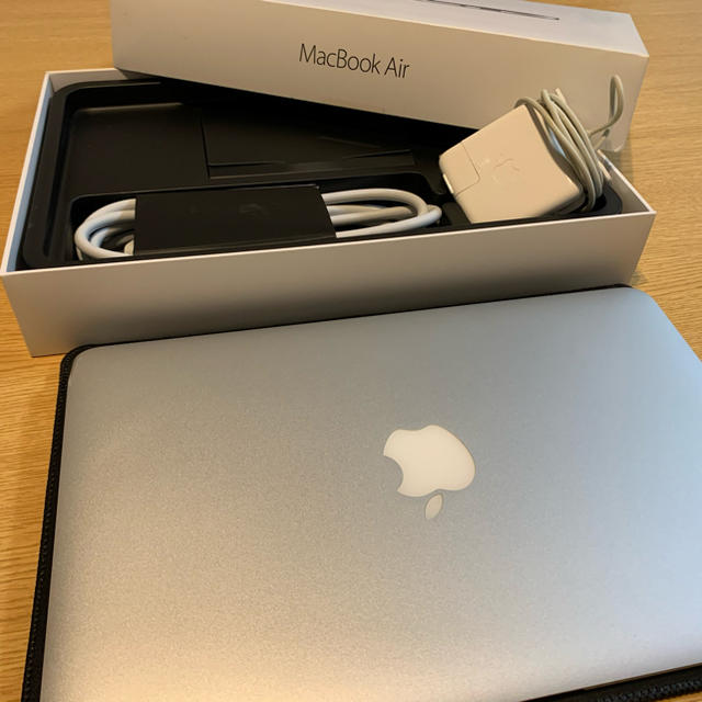 Mac (Apple)(マック)のMacBook Air 11.6インチ Early 2015 シルバー SSD スマホ/家電/カメラのPC/タブレット(ノートPC)の商品写真