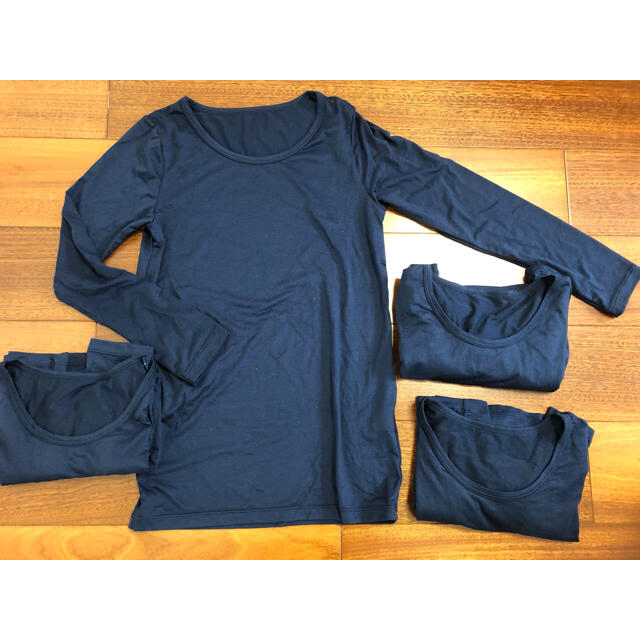 UNIQLO(ユニクロ)のユニクロ　ヒートテック　紺色140 長袖4枚 キッズ/ベビー/マタニティのキッズ服男の子用(90cm~)(下着)の商品写真