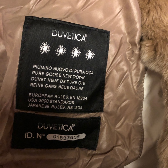DUVETICA(デュベティカ)のデュベティカ　carys ホワイト　白　42 レディースのジャケット/アウター(ダウンコート)の商品写真