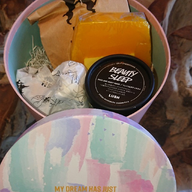 LUSH(ラッシュ)のLUSH 詰め合わせ コスメ/美容のボディケア(ボディクリーム)の商品写真