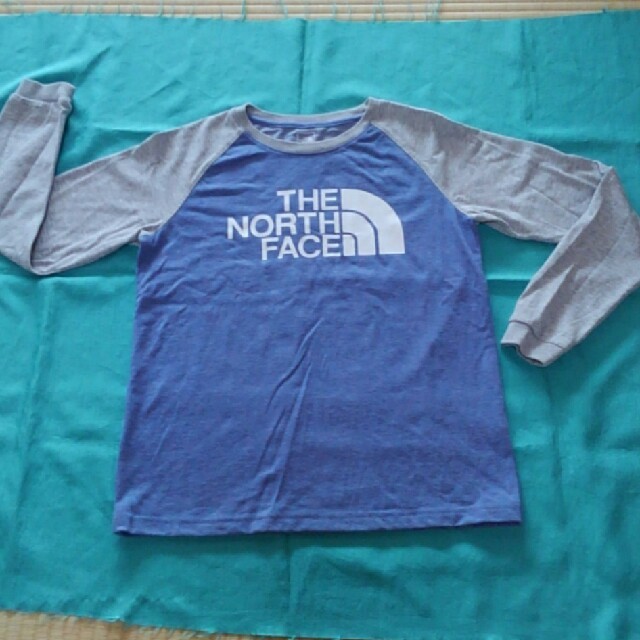 THE NORTH FACE(ザノースフェイス)のノースフエイス 長袖Tシャツ★140㎝ キッズ/ベビー/マタニティのキッズ服男の子用(90cm~)(Tシャツ/カットソー)の商品写真