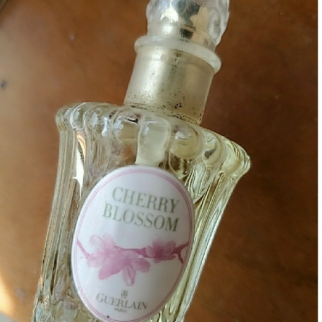GUERLAIN(ゲラン)のチェリーブロッサム　オードトワレ コスメ/美容の香水(香水(女性用))の商品写真