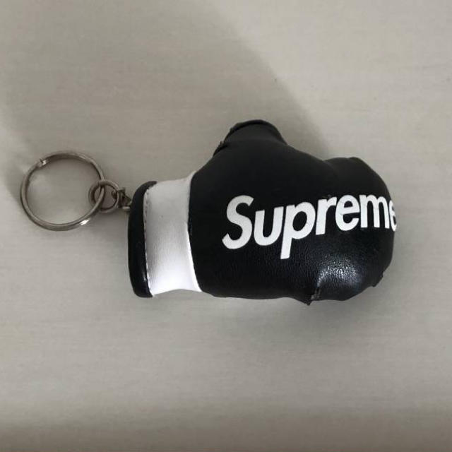 Supreme(シュプリーム)のシュプリーム 08AW ボクシンググローブ キーホルダー メンズのファッション小物(キーホルダー)の商品写真