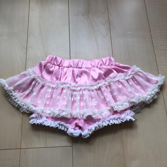 EARTHMAGIC(アースマジック)のサテンスカパン ☆ピンク キッズ/ベビー/マタニティのキッズ服女の子用(90cm~)(パンツ/スパッツ)の商品写真