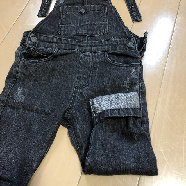 ZARA KIDS(ザラキッズ)のZARA babyboy ダメージ加工オーバーオール　デニム生地 キッズ/ベビー/マタニティのキッズ服男の子用(90cm~)(パンツ/スパッツ)の商品写真