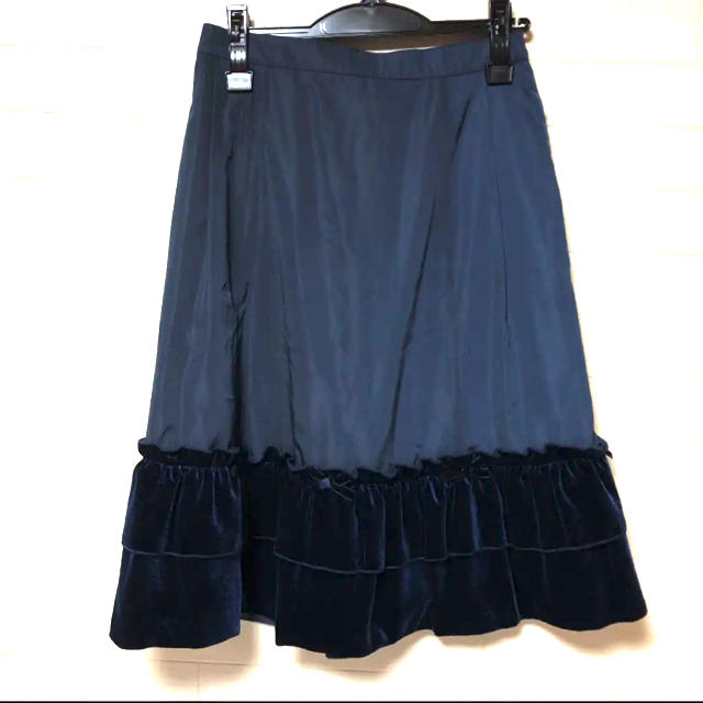 GALLERY VISCONTI(ギャラリービスコンティ)のベロアフリル切替リボンつきスカート　ギャラリービスコンティ レディースのスカート(ひざ丈スカート)の商品写真