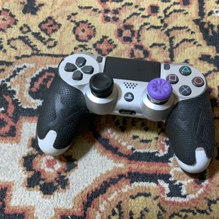 プレイステーション4(PlayStation4)のps4純正コントローラー DUALSHOCK4 シルバー(家庭用ゲーム機本体)