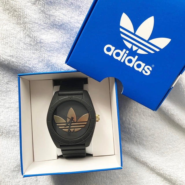 Adidas アディダス 腕時計 サンティアゴ 黒 ゴールド ユニセックスの通販 By ルル S Shop アディダスならラクマ
