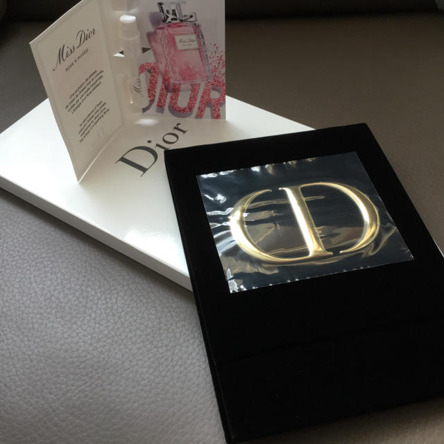 Dior(ディオール)のディオール ベルベット ゴールドロゴ スタンドミラー&MissDiorコロン♡ コスメ/美容の香水(香水(女性用))の商品写真