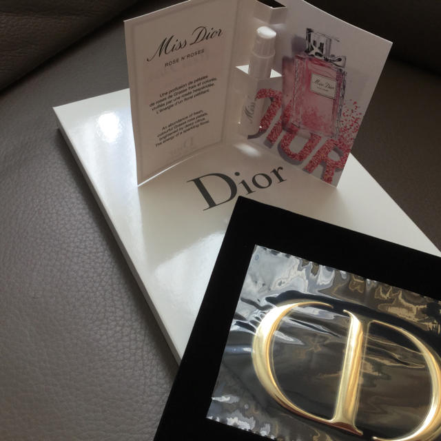 Dior(ディオール)のディオール ベルベット ゴールドロゴ スタンドミラー&MissDiorコロン♡ コスメ/美容の香水(香水(女性用))の商品写真