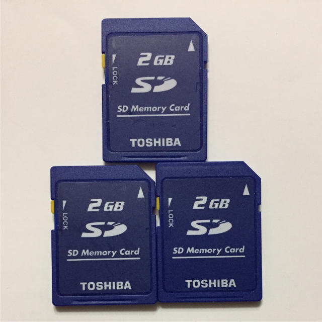 ニンテンドー3DS(ニンテンドー3DS)の東芝 TOSHIBA SDカード 2GB 3枚 エンタメ/ホビーのゲームソフト/ゲーム機本体(携帯用ゲーム機本体)の商品写真