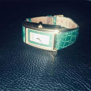 グッチ(Gucci)のGUCCI 腕時計　green×gold 2600M(腕時計(アナログ))