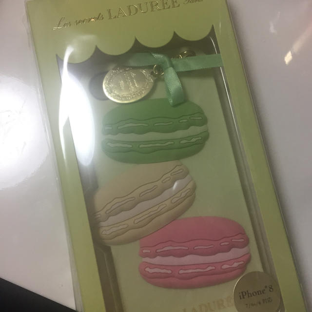 LADUREE(ラデュレ)の新品未開封 ラデュレ スマホケース マカロン スマホ/家電/カメラのスマホアクセサリー(iPhoneケース)の商品写真