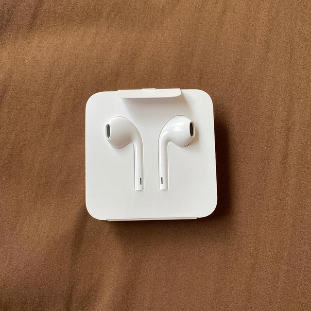 Apple(アップル)の【Apple純正イヤホン】EarPods 【新品未使用】 スマホ/家電/カメラのオーディオ機器(ヘッドフォン/イヤフォン)の商品写真