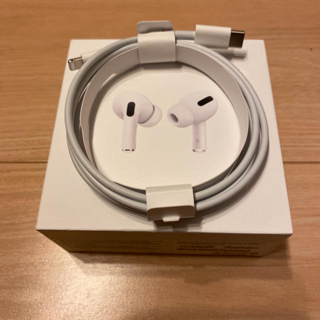 Apple(アップル)のiPhone 純正 USB typeC  Lightning ケーブル　１m スマホ/家電/カメラのスマートフォン/携帯電話(バッテリー/充電器)の商品写真