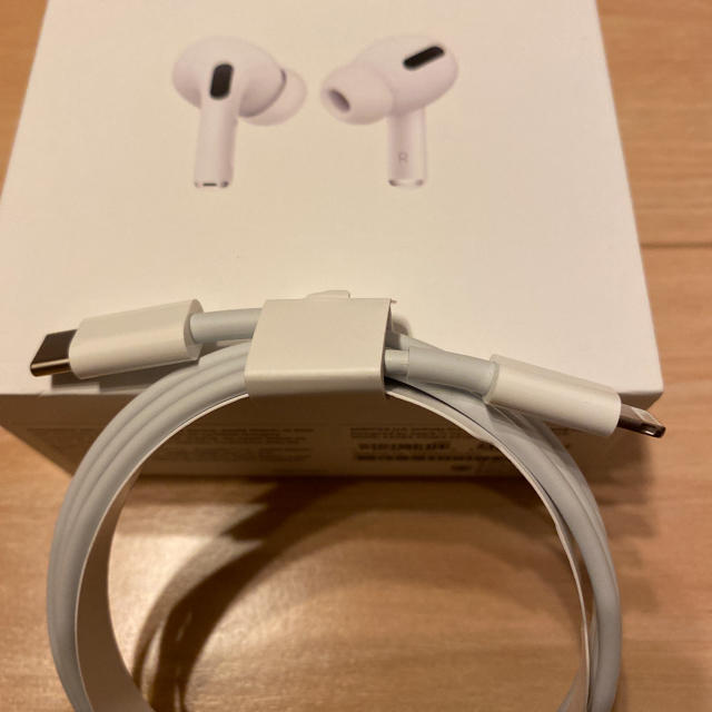 Apple(アップル)のiPhone 純正 USB typeC  Lightning ケーブル　１m スマホ/家電/カメラのスマートフォン/携帯電話(バッテリー/充電器)の商品写真